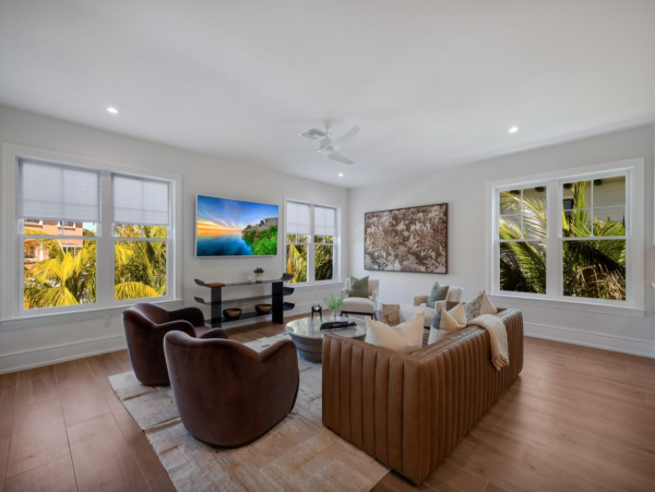 Lido Key Ten Bedroom Steps to  Beach Luxury Rental Walk to St. Armands Circle WOW!